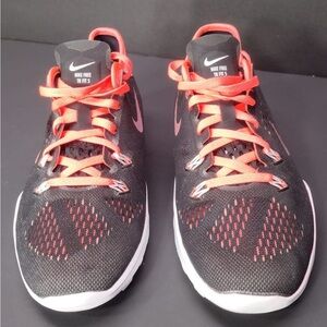 Nike Free TR Fit 5 Black and Red Sneakers size 8 pre owned good condition
